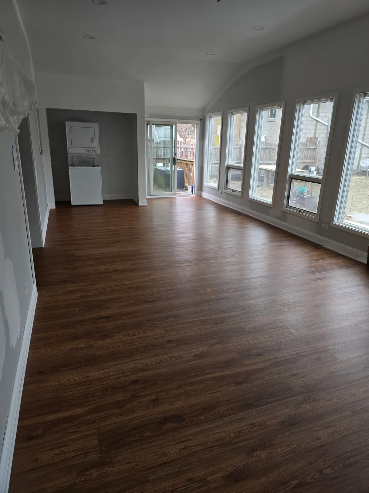 Featured image for “Who Installs Laminate Flooring in Homer Glen, IL?”